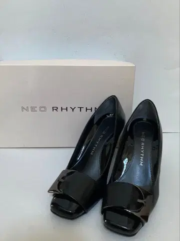 NEO RHYTHM 펌프스 새상품