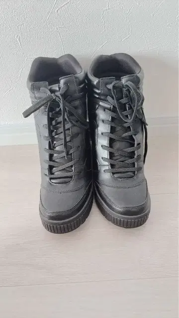 아시스트 가발 시크릿 인힐 스니커즈