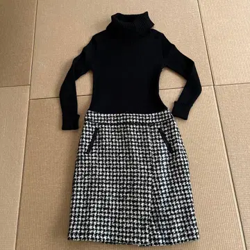 터틀넥 체크 무늬 원피스