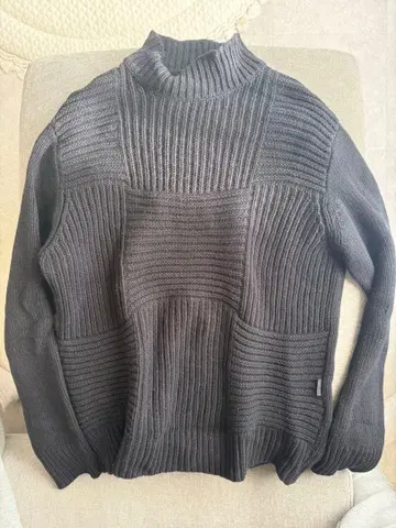 Hugo BOSS 하이넥 니트 두꺼운 원단 블랙