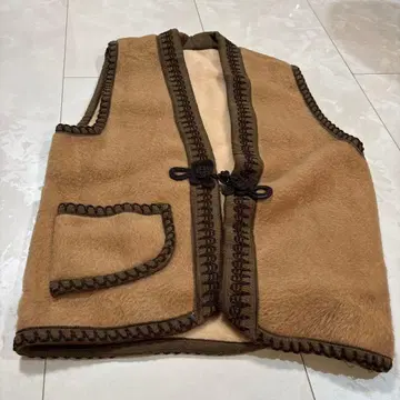 베이지 베스트 포켓 부착