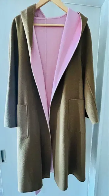 리버서블 후드 부착 코트