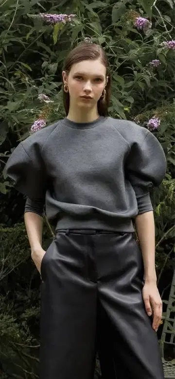 그레이 퍼프 슬리브 맨투맨 상의