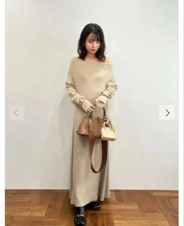 Mila Owen 롱 리브 니트 원피스 라이트 베이지