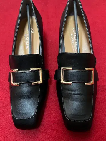 블랙 버클 로퍼 펌프스 DIANA