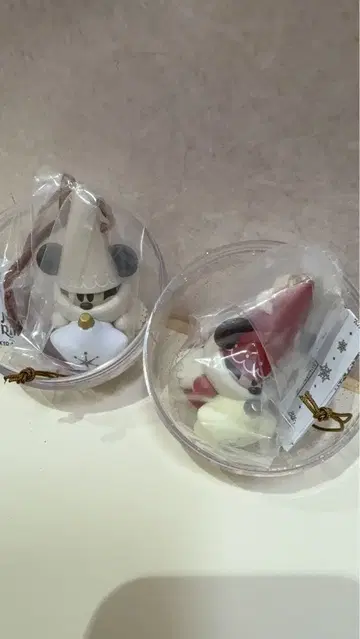 디즈니 크리스마스 2025 릴린린 캡슐 토이 빨간색과 화이트 2종 세트