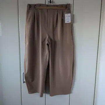 미사용 niko and - 2024 겨울 티라 씨 프로듀스 허리 턱 팬츠