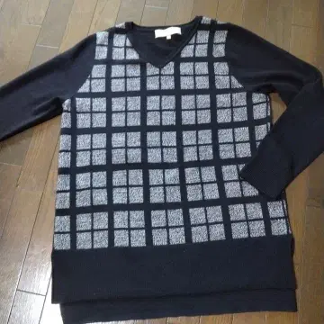 블랙과 그레이 체크 무늬 니트 스웨터 38