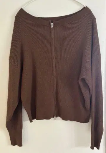 고베 레터스 더블 지퍼 오프숄더 니트 상의