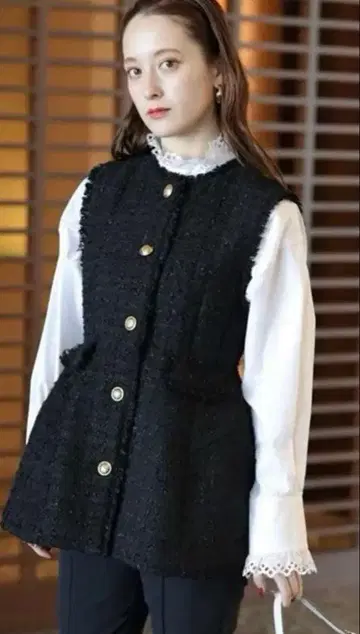 블랙 트위드 슬리브리스 베스트