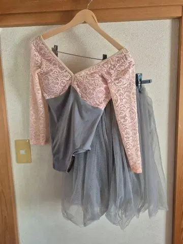 레이스 소매 바디수트와 샤샤 스커트 세트