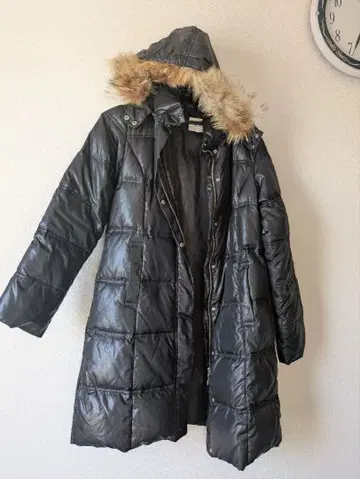 블랙 퍼 부착 롱 코트