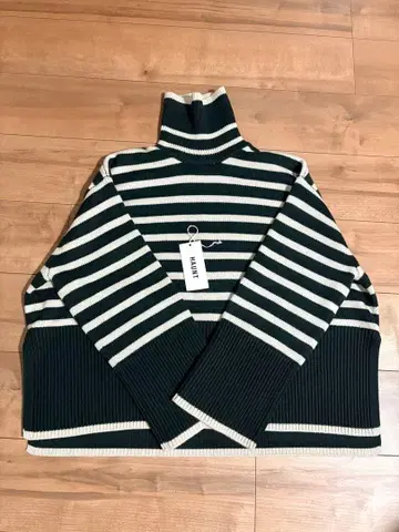 TOTEME 하이넥 니트 풀오버 스트라이프 SHAUNT 새상품급