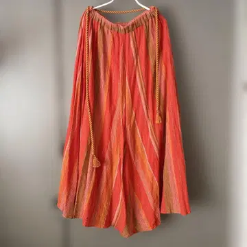 오렌지 계열 스트라이프 롱 플레어 스커트