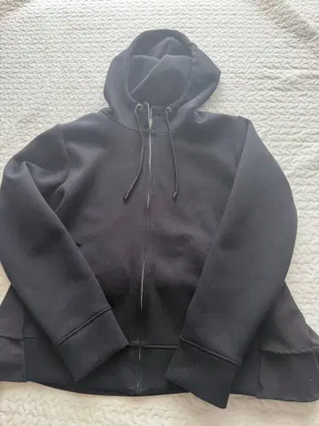 BARNEYS NEW YORK 블랙 프릴 후드티 플럼