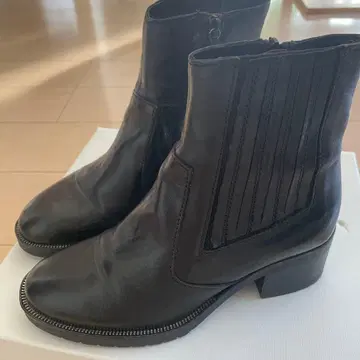 블랙 가죽 숏부츠