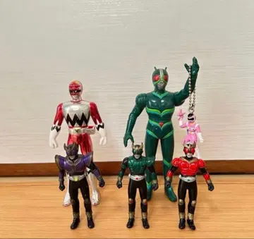 가면라이더 등 피규어 세트 판매