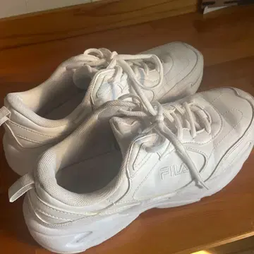 FILA 화이트 스니커즈 26.0cm