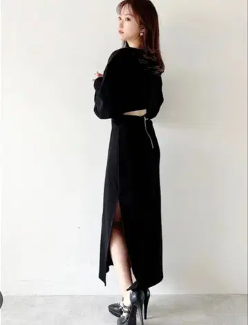 RESEXXY 백 오픈 맨투맨 원피스