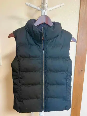 [ 미사용 새상품 ] 블랙 다운 베스트 지퍼 포켓 부착