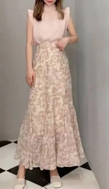 SNIDEL 꽃무늬 플레어 롱 스커트