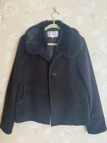 새상품급 러버라 laBala 퍼 달린 블랙 숏코트 M 사이즈 헤이세이