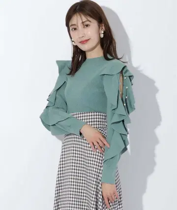 And Couture 프릴 슬리브 니트 스웨터