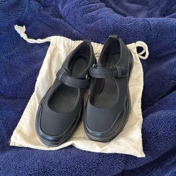 블랙 통굽 로퍼