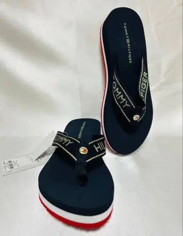 할인 중 새상품 배송비 포함 Tommy Hilfiger 샌들 23cm