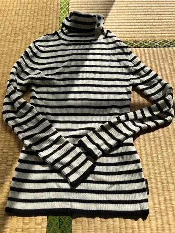 투 비 바이 에네스베 터틀넥 니트