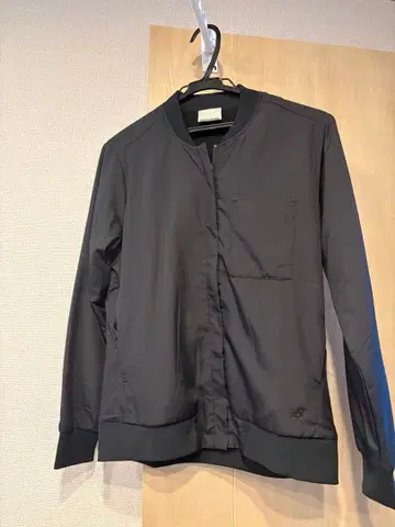 뉴발란스 블랙 점퍼 M 사이즈