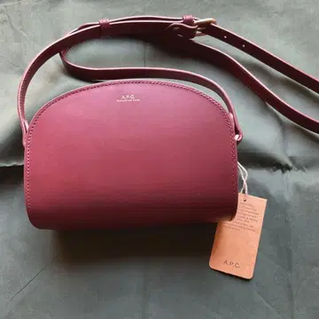 A.P.C 아페쎄 하프문 숄더백