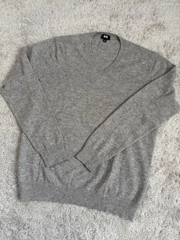 UNIQLO 그레이 V넥 캐시미어 스웨터 L 사이즈