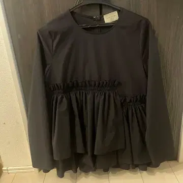 새상품급 유나이티드 애로우즈 티어드 개더 롱 슬리브 블라우스 네이비