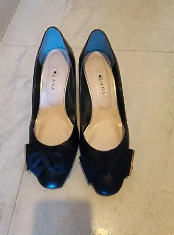 DIANA 펌프스 블랙