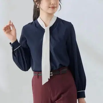 미개봉 새상품 AOKI 네이비 보타이 포함 배색 V넥 블라우스 M 사이즈