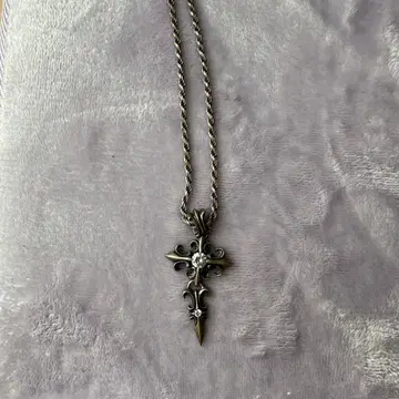 고딕 크로스형 목걸이