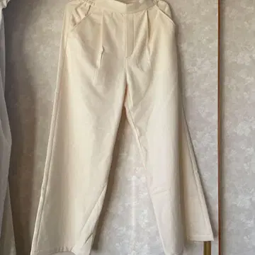 크림색 와이드 팬츠 허리밴딩