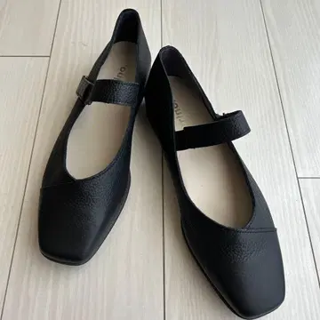 Figurino 스트랩 포함 블랙 플랫슈즈 24.5