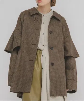 브라운 체크 무늬 자켓 프릴 디테일