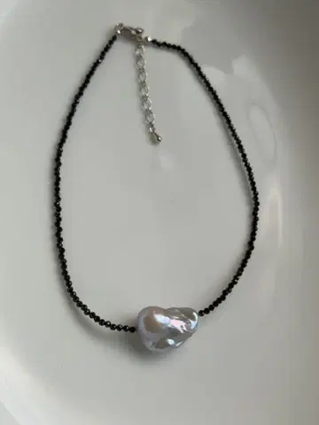 담수 진주 블랙 스피넬 메탈릭 그레이 오이스터 바로크 목걸이