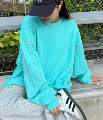 [ HELLO.SANFRANCISCO ] 배색 스티치 오버 맨투맨