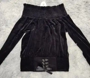 GLORY 오프숄더 벨벳 상의