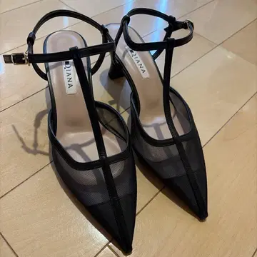 DIANA 블랙 스틸레토 샌들