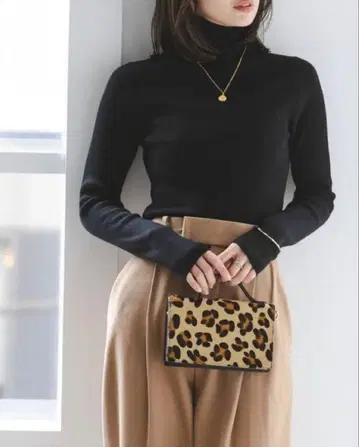 noble 리브 터틀넥 니트 블랙