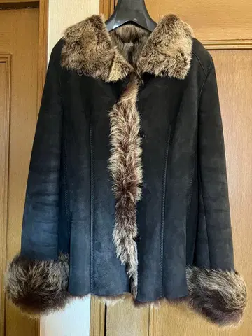 J&R 리얼 무스탕 코트 블랙