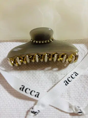 [ 새상품급 ] 아카 acca 클립 카키 그레이 큐빅