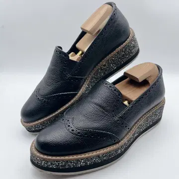 DIANA 다이애나 윙팁 통굽 글리터 로퍼 블랙 23.5