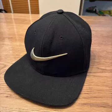 NIKE 스우시 스냅백 캡