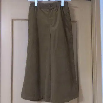 포틀랜드의 코듀로이 가우초 팬츠